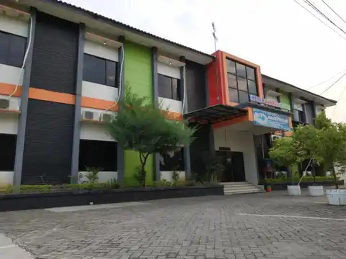 Reddoorz At Hotel Nuansa Ngawi Extérieur photo