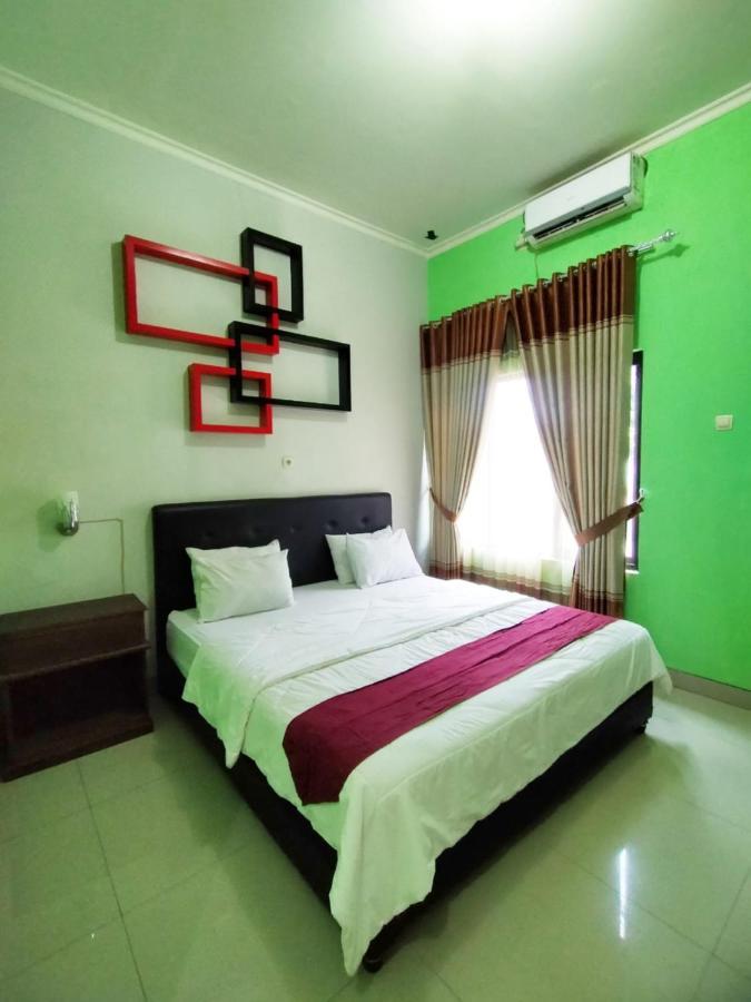 Reddoorz At Hotel Nuansa Ngawi Extérieur photo